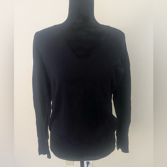Women’s H&M‎ Basic size M black v-neck, long sleeve knit sweater - Picture 1 of 2